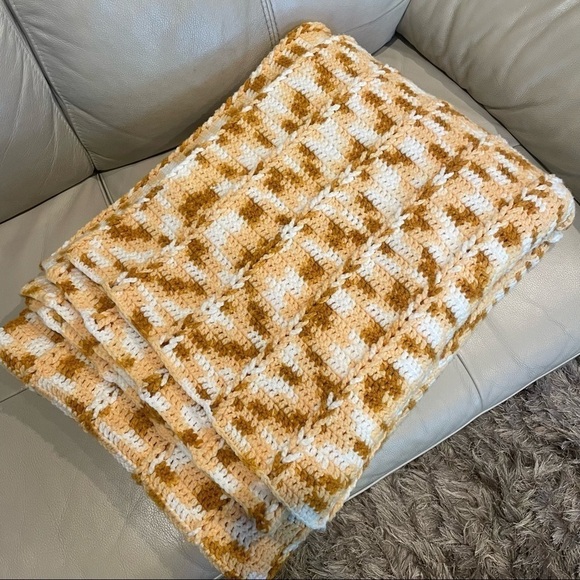 Crochet Throw 96” X 70” Handmade Chunky Blanket in Yellow White Caramel Large - Picture 1 of 5